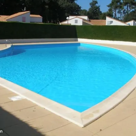 Maison Avec Jardin, Piscine Et Proche Mer A - Fr-1-485-78 *